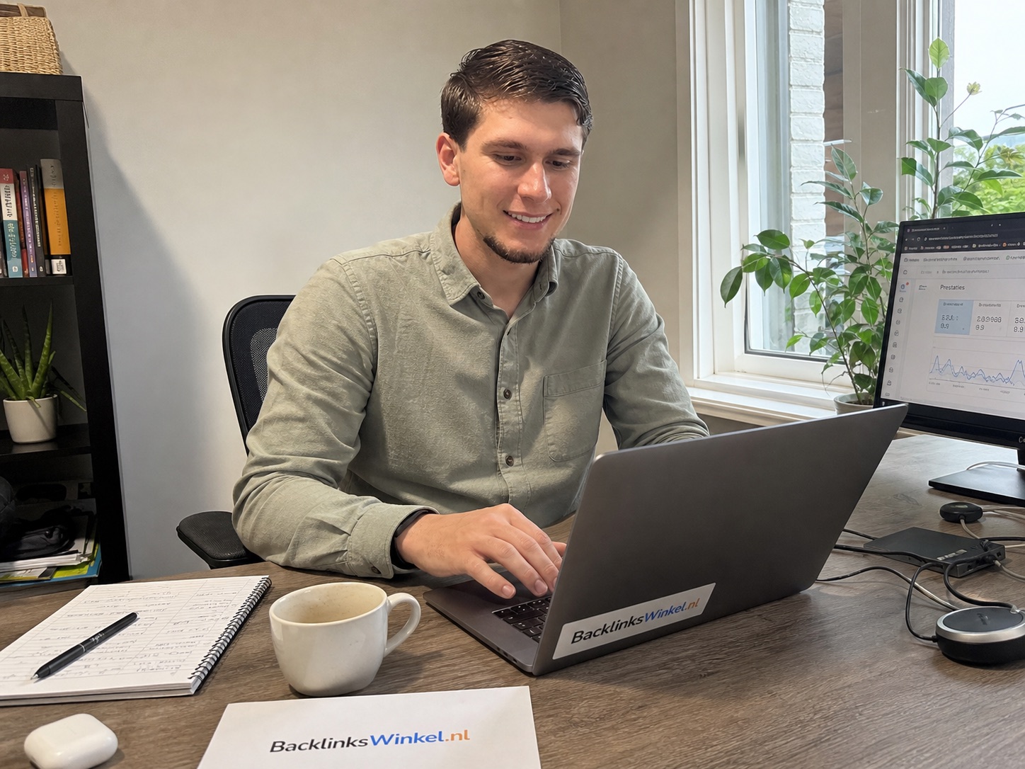 BacklinksWinkel contactpersoon aan het werk aan SEO en linkbuilding